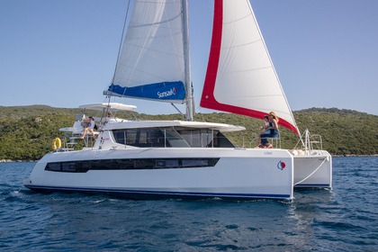 Charter Catamaran  Sunsail 454L Placencia