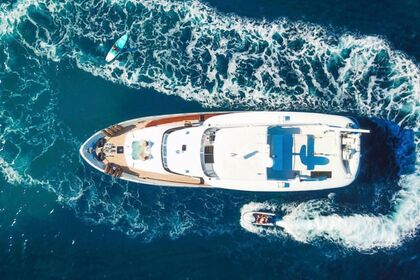 Noleggio Yacht a motore with jacuzzi and sky bar from capri Capri