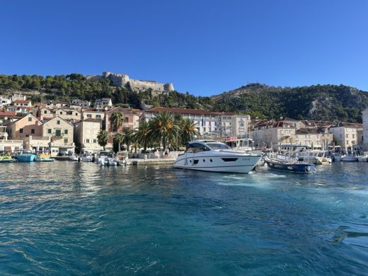 Hvar Motorboat Stamas Stamas 360 express alt tag text