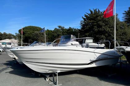 Location Bateau à moteur Jeanneau Cap Camarat 7.5 CC série 3 La Flotte
