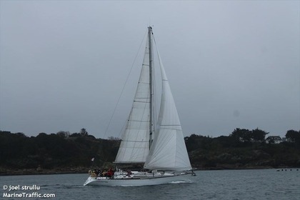 Charter Sailboat BENETEAU FIRST 456 Version S Lorient