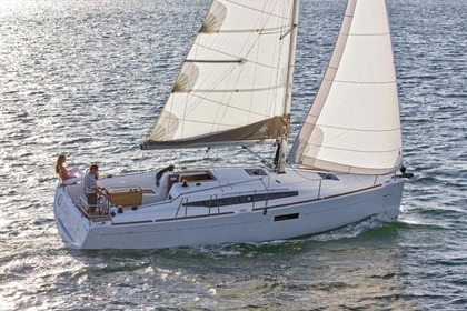 Hire Sailboat Jeanneau 349 Saint-Mandrier-sur-Mer