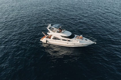 Hire Motorboat Sunseeker Manhattan 48 Fly Split