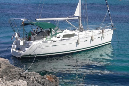 Hire Sailboat BENETEAU OCEANIS 393 Marseille