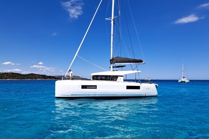 Charter Catamaran Lagoon Lagoon 40 Bonifacio