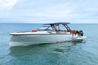 Alquiler Lancha SAXDOR 320 GTO Chania Old Port