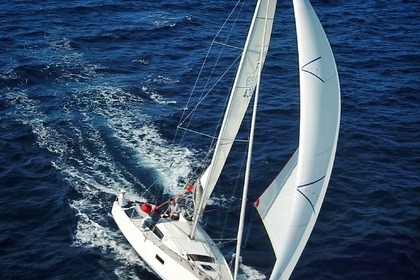 Rental Sailboat  Pogo 30 Marseille