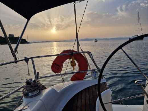 Saint-Mandrier-sur-Mer Sailboat Bavaria 30 Cruiser alt tag text