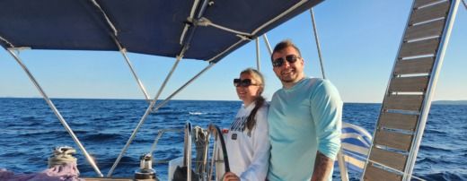 Atene Sailboat BAVARIA 49 alt tag text