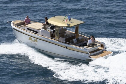 Charter Motorboat ITALYURE Yachts Italyure 35 classic Amalfi