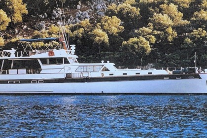 Location Bateau à moteur Vedette d'interception privée Yacht Luxe Discret Cannes