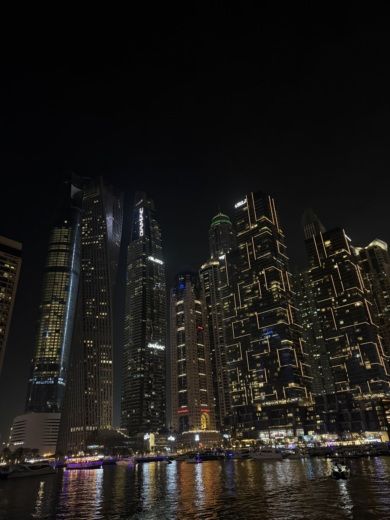 Dubai Motor Yacht Sky Walker Luna 52 alt tag text