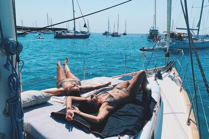 Hire Sailboat Formosa Peterson 46 La Savina