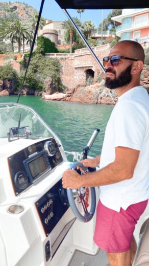 Мандельё-ла-Напуль Motorboat Pacific Craft Sun cruiser 630 alt tag text