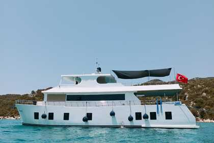 Alquiler Yate a motor Custom built luxury motor yacht With a capacity of 10 people(Trawler Boat) Kaş