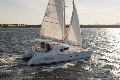 Location Catamaran LAGOON 380 Le Marin