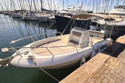 Location Bateau à moteur Mingolla 25 open Le Cap d'Agde