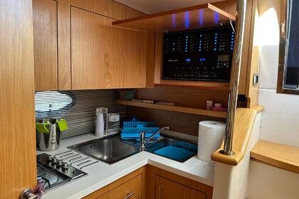 Charter Motorboat Mano Marine 35 Cefalù