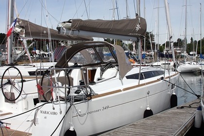 Rental Sailboat JEANNEAU SUN ODYSSEY 349 La Trinité-sur-Mer