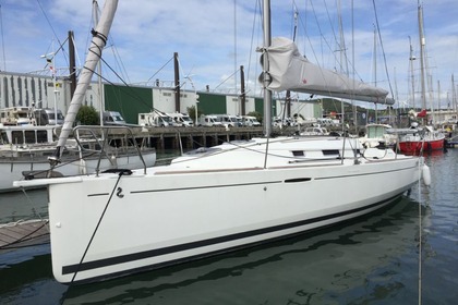 Hire Sailboat Beneteau First 30 JK Arzon