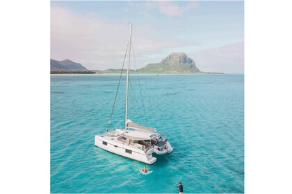 Rental Catamaran  Nautitech 40 Open Black River