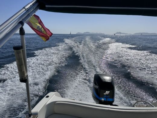 Vigo Motorboat Jeanneau Cap Camarat 705 alt tag text