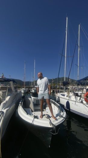 Spezia Motorboat BMA X222 alt tag text