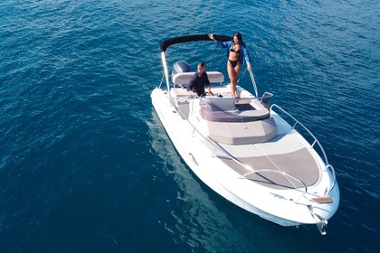 Hire Motorboat Mingolla Brava 22WA Šibenik