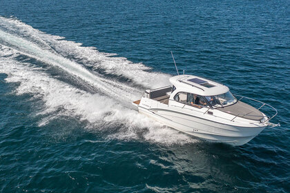 Charter Motorboat Beneteau Antares 8 OB2, Mercury 250 Ičići
