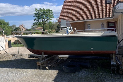 Hire Motorboat JEANNEAU CAP CAMARAT Saint-Jean-de-Luz
