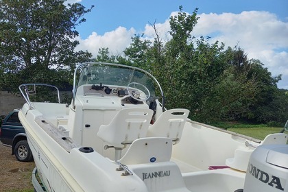 Rental Motorboat Jeanneau Cap Camarat 5.45 Plourhan