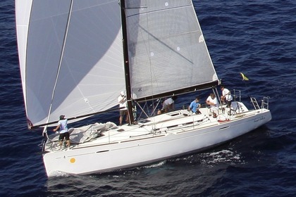 Hire Sailboat BENETEAU FIRST 40 Larmor-Plage