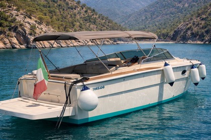 Location Bateau à moteur C.N. Boat s.r.l. Tornado 38 Naples