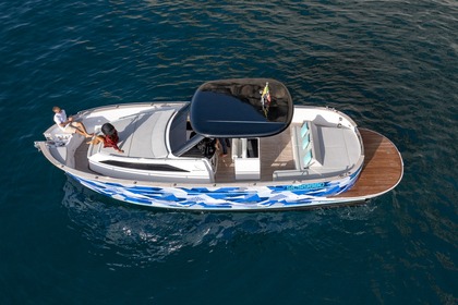 Hire Motorboat Apreamare Gozzo 35 Sorrento