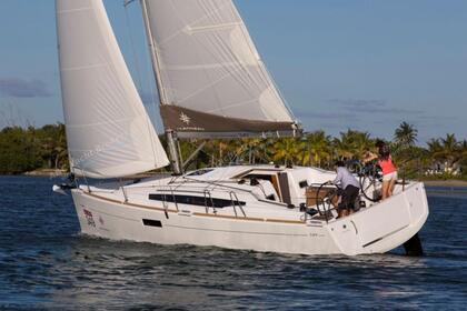 Rental Sailboat JEANNEAU SUN ODYSSEY 349 Fréjus