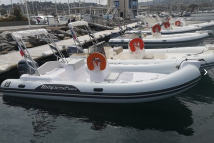 Rental RIB CAPELLI TEMPEST 630 Cavalaire-sur-Mer