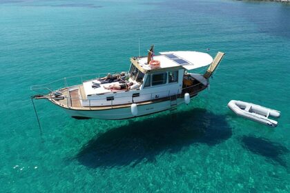 Charter Motorboat Wooden Liberty Paros