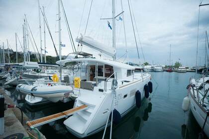 Charter Catamaran Lagoon Lagoon 400 S2 Nikiti