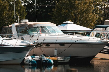 Charter Motor yacht Regal Commodore Toronto