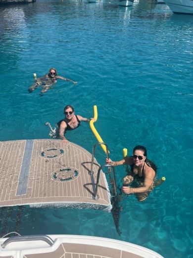 Cala d'Or Motorboat Sea Ray 455 DA alt tag text