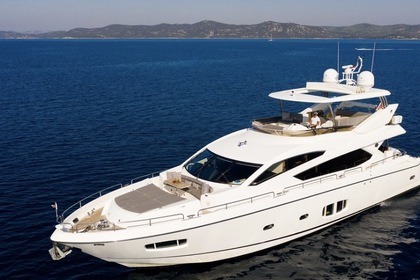 Noleggio Yacht a motore Sunseeker 80 Manhattan Castelnuovo