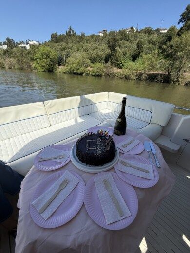 Porto Motorboat Princess Riviera 286 alt tag text