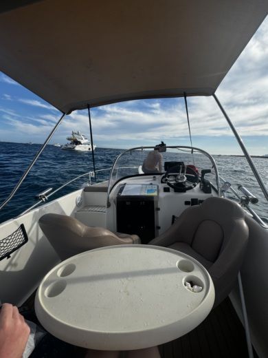 Мандельё-ла-Напуль Motorboat Polyesteryacht Titanium650 alt tag text