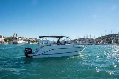 Hire Motorboat QUICKSILVER ACTIV 805 OPEN Trogir