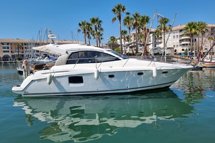 Rental Motorboat Jeanneau PRESTIGE 38 Fréjus