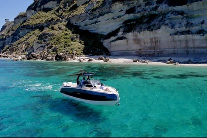 Charter Motorboat Invictus GT280s Halkidiki