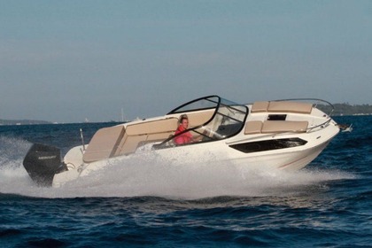 Noleggio Barca a motore Bayliner VR6 Cuddy Antibes