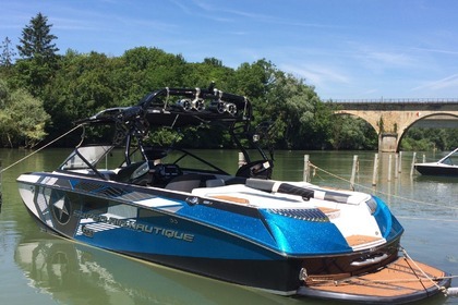 Rental Motorboat Nautique Super Air Nautique G23 Port-Saint-Louis-du-Rhône