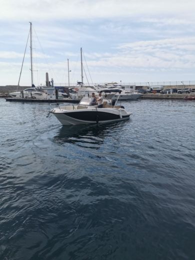 Marseille Motorboat Quicksilver 6750P alt tag text