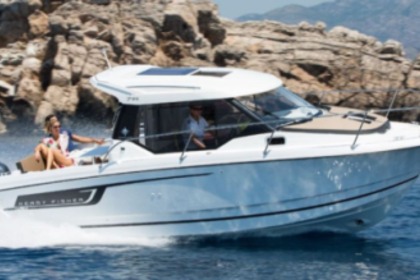 Charter Motorboat JEANNEAU MERRY FISHER 795 La Trinité-sur-Mer